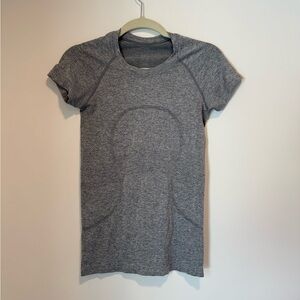 Lululemon Swiftly Tech Short Sleeve Crew Gray, size 4
